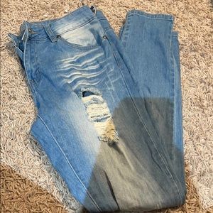 Distressed skinny jeans